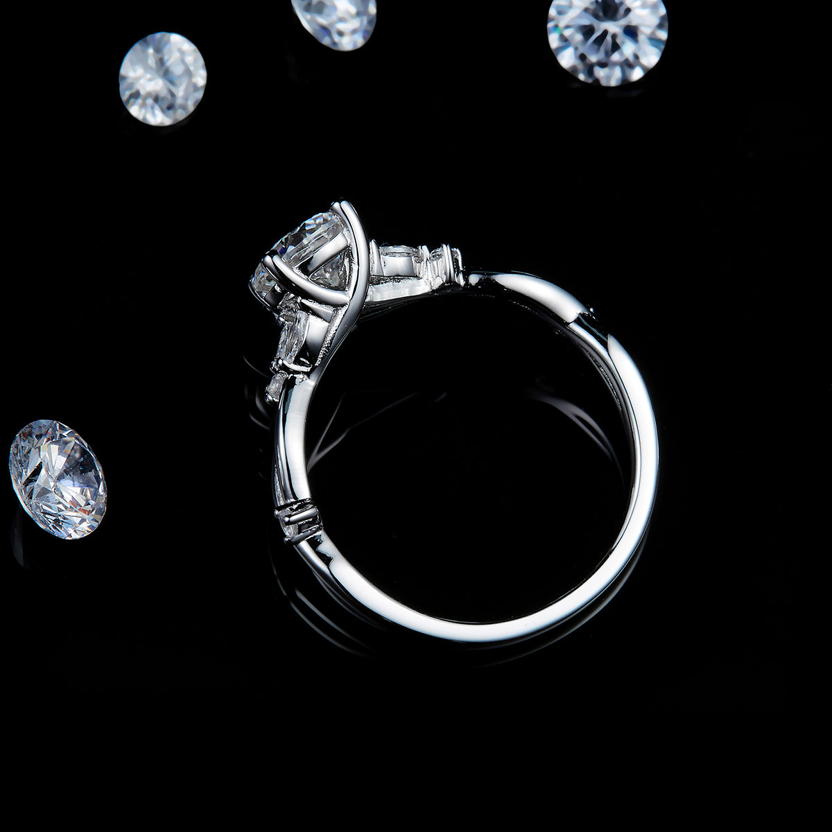 The Wandering Love | Intertwined Vine Ring