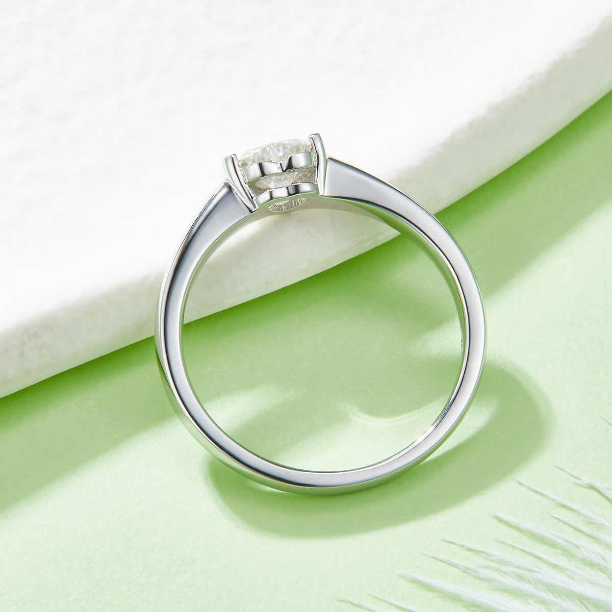Hearth | Bezel-Set Heart with V-Band
