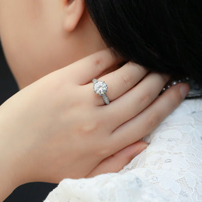 Blooming Radiance | Pavé Petal Setting