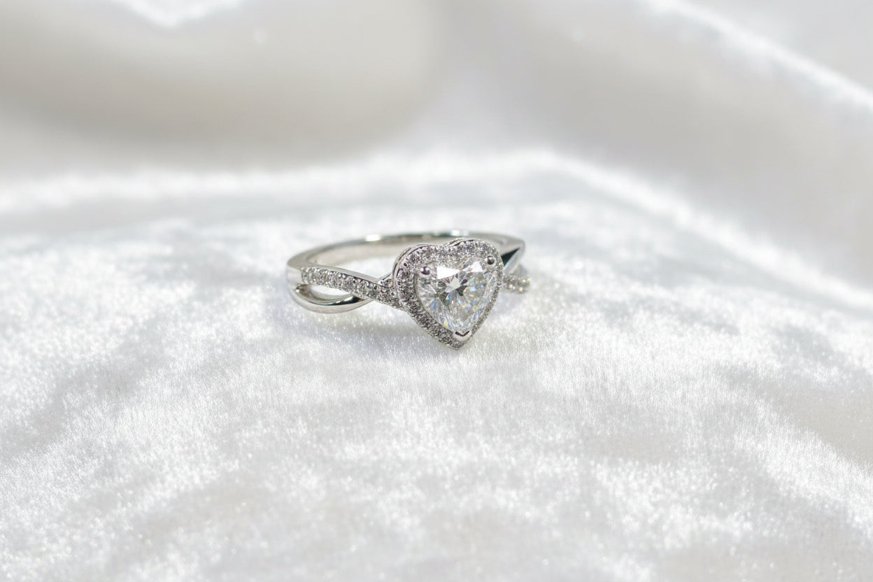 Heartbeat Path | Heart-Shaped Cut Diamond Ring Setting