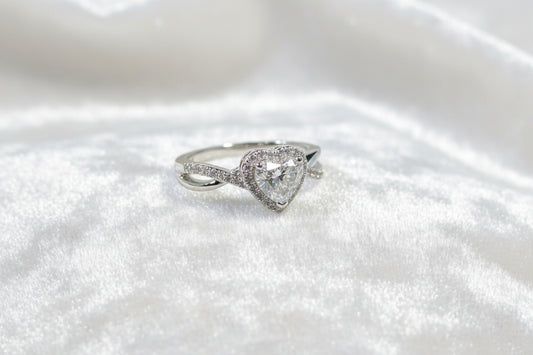 Heartbeat Path | Heart-Shaped Cut Diamond Ring Setting