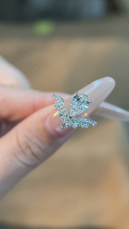 Wings of LighT | V-shaped pavé band